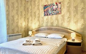 ApartPoltava НОВИЙ будинок, в самому ЦЕНТРІ 2-ОКРЕМІ кімнати, ПАНОРАМНИЙ БАЛКОН